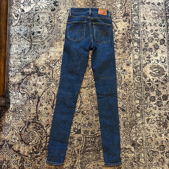 Levi’s 721 dark wash high rise skinny Jean - Picture 2 of 4